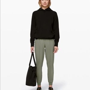 Lululemon wanderer cropped jogger